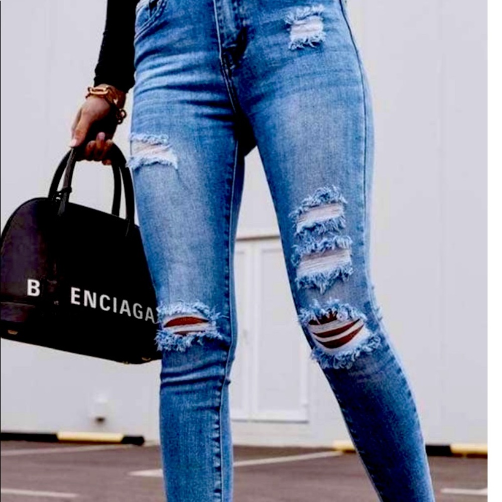High waist distressed jeans